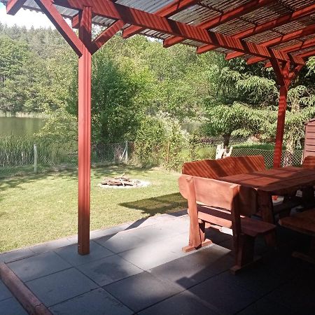 Urokliwy Domek Nad Brzegiem Jeziora Lubiatow  Luaran gambar