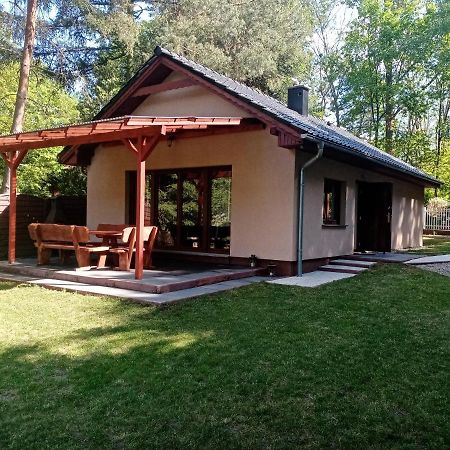 Urokliwy Domek Nad Brzegiem Jeziora Lubiatow  Luaran gambar
