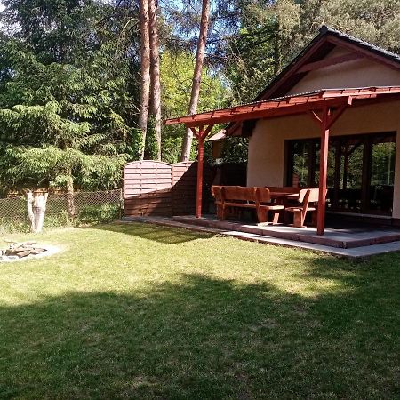 Urokliwy Domek Nad Brzegiem Jeziora Lubiatow  Luaran gambar