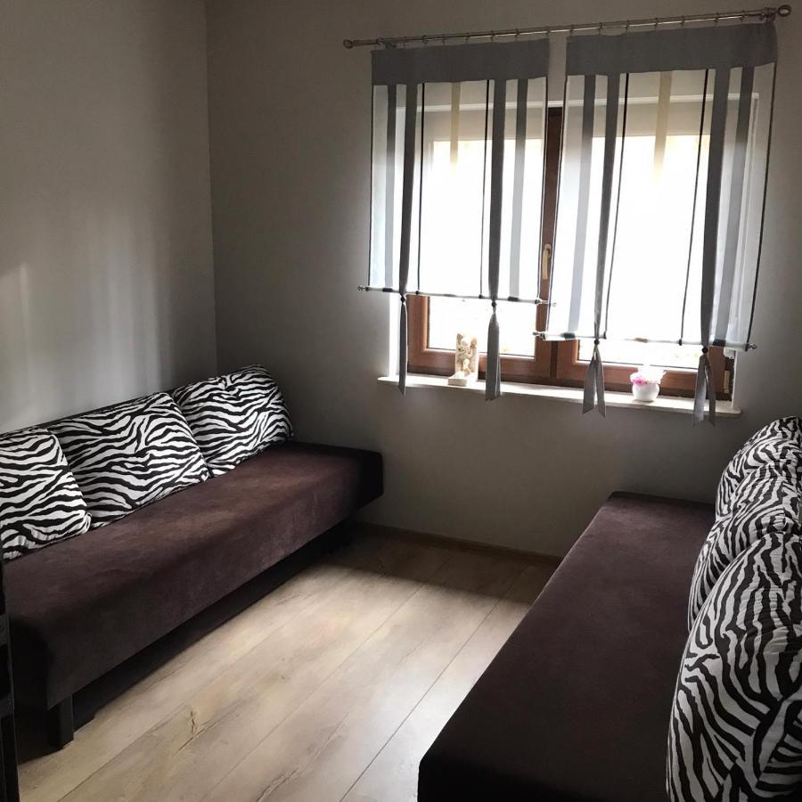 Urokliwy Domek Nad Brzegiem Jeziora Lubiatow  Luaran gambar