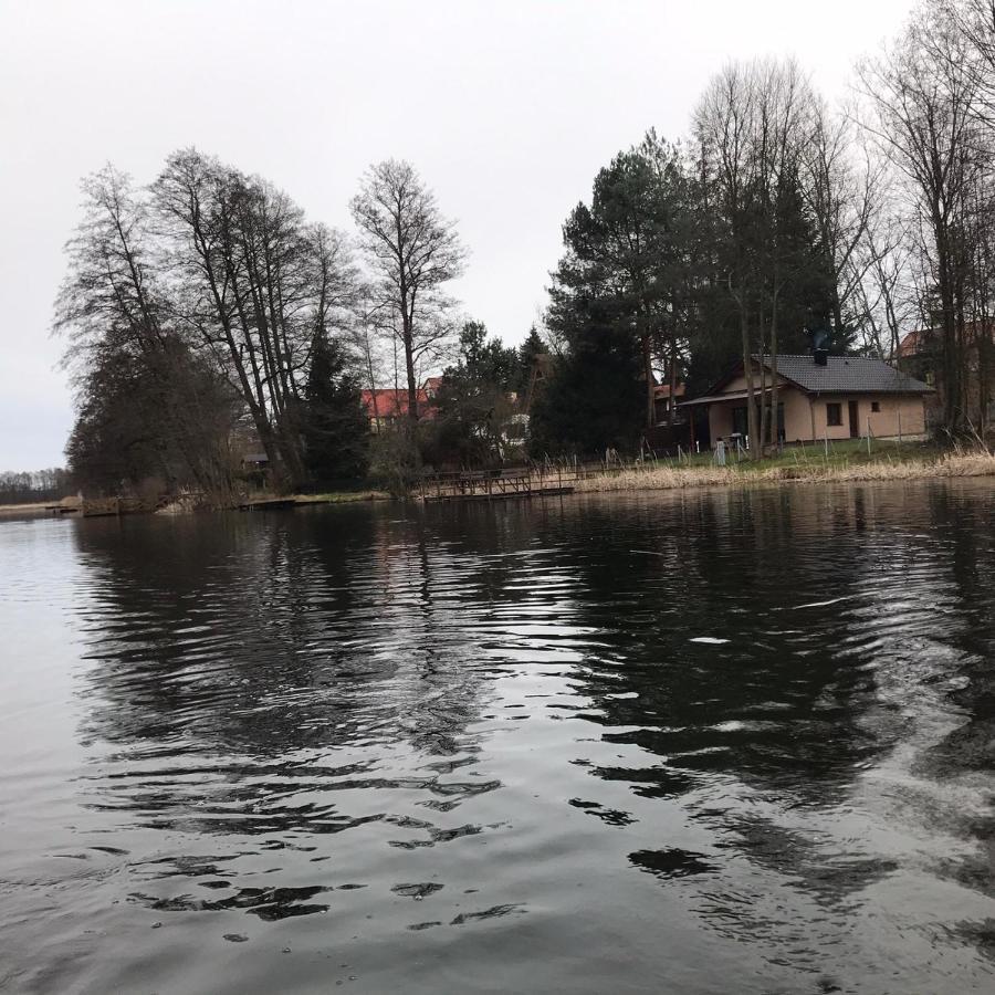 Urokliwy Domek Nad Brzegiem Jeziora Lubiatow  Luaran gambar