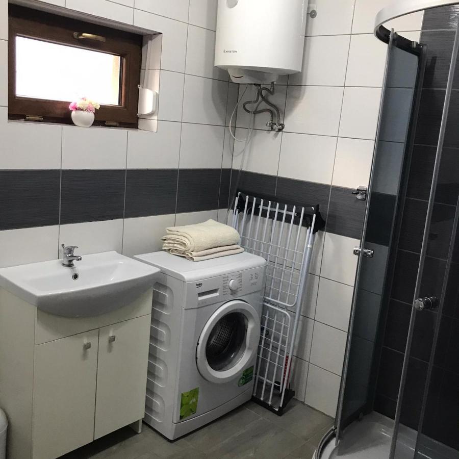 Urokliwy Domek Nad Brzegiem Jeziora Lubiatow  Luaran gambar