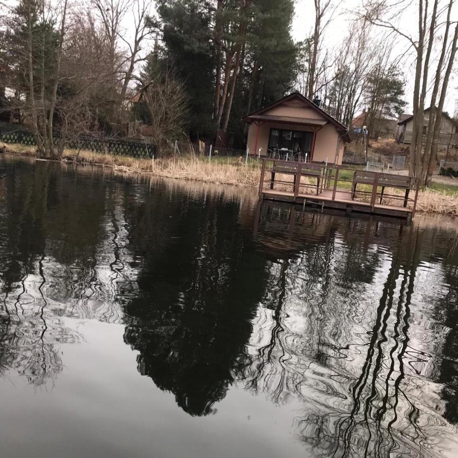 Urokliwy Domek Nad Brzegiem Jeziora Lubiatow  Luaran gambar