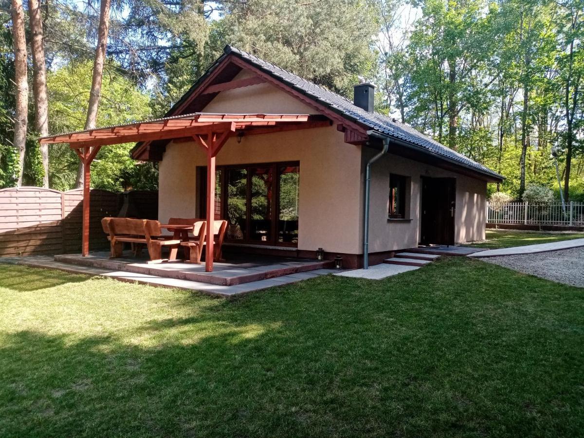 Urokliwy Domek Nad Brzegiem Jeziora Lubiatow  Luaran gambar
