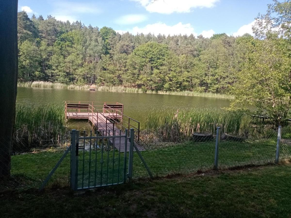 Urokliwy Domek Nad Brzegiem Jeziora Lubiatow  Luaran gambar