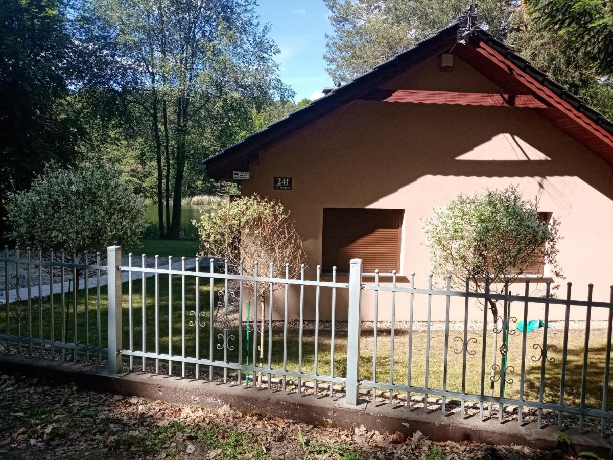 Urokliwy Domek Nad Brzegiem Jeziora Lubiatow  Luaran gambar