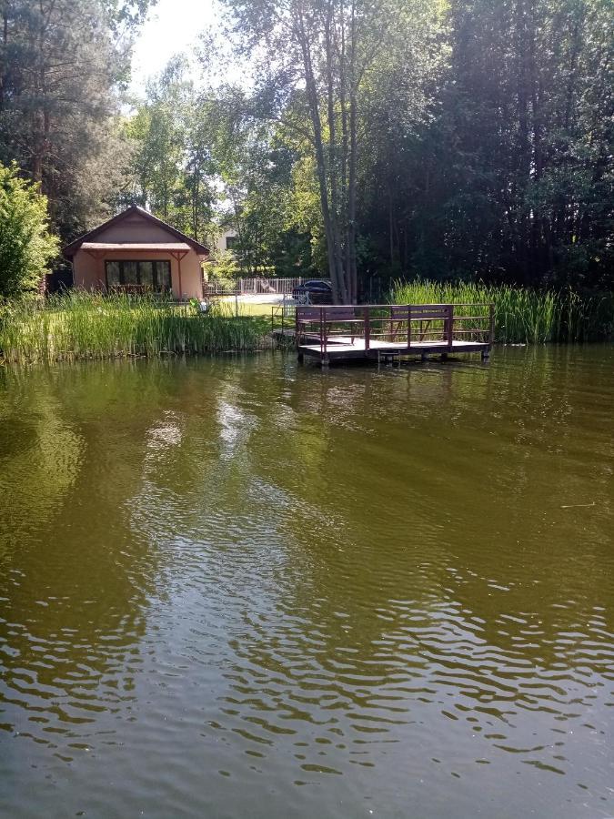 Urokliwy Domek Nad Brzegiem Jeziora Lubiatow  Luaran gambar