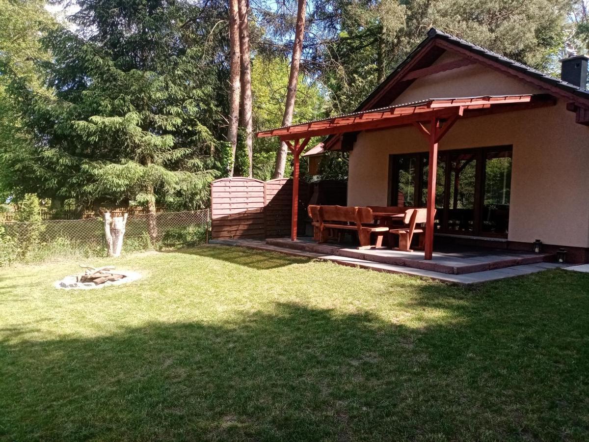 Urokliwy Domek Nad Brzegiem Jeziora Lubiatow  Luaran gambar