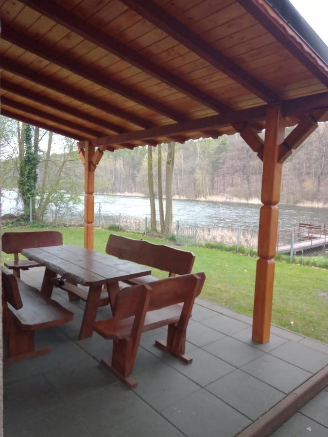 Urokliwy Domek Nad Brzegiem Jeziora Lubiatow  Luaran gambar