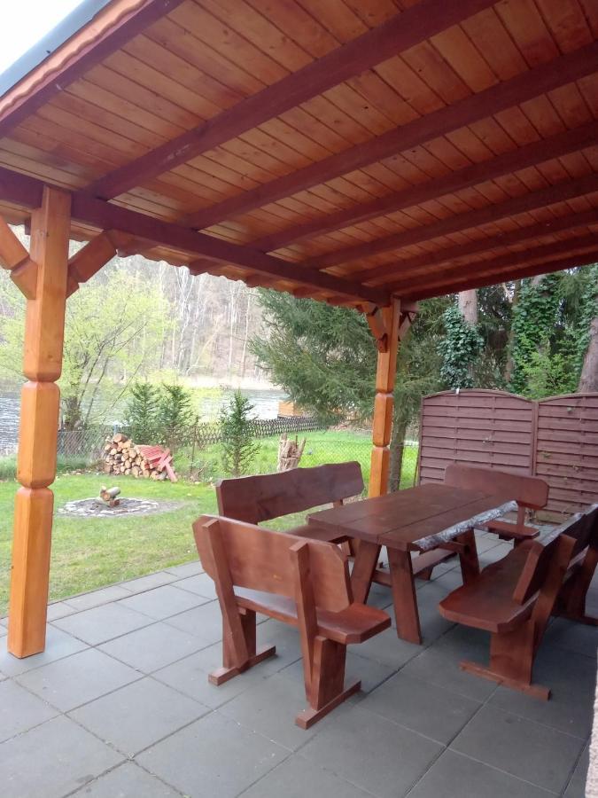 Urokliwy Domek Nad Brzegiem Jeziora Lubiatow  Luaran gambar