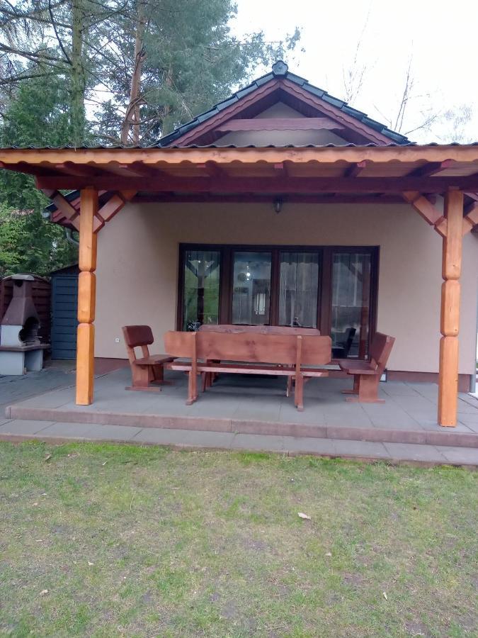 Urokliwy Domek Nad Brzegiem Jeziora Lubiatow  Luaran gambar